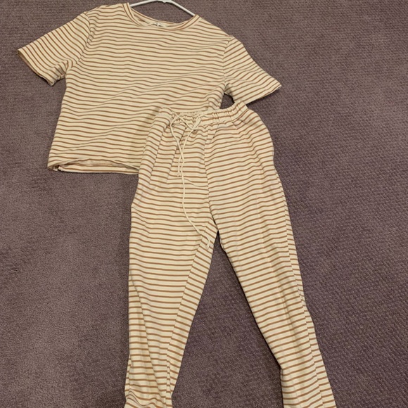 Vici two piece set - Picture 2 of 2